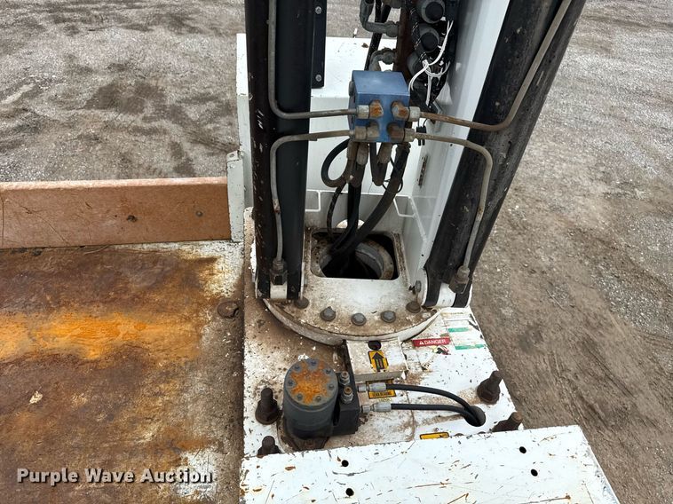 image for item EG5892 2011 International 7400 Crew Cab crane truck