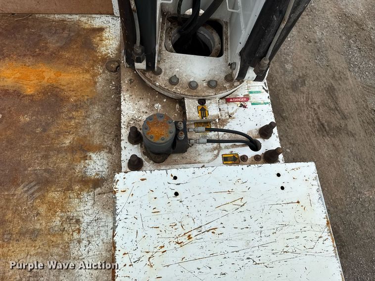 image for item EG5892 2011 International 7400 Crew Cab crane truck