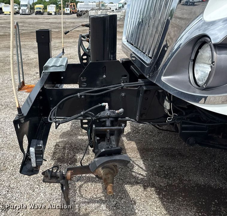 image for item EG5892 2011 International 7400 Crew Cab crane truck