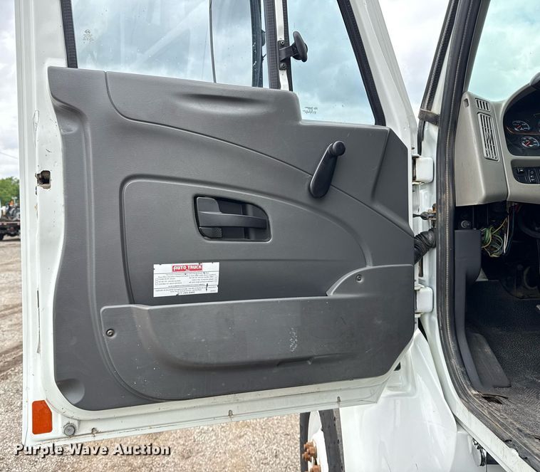 image for item EG5892 2011 International 7400 Crew Cab crane truck