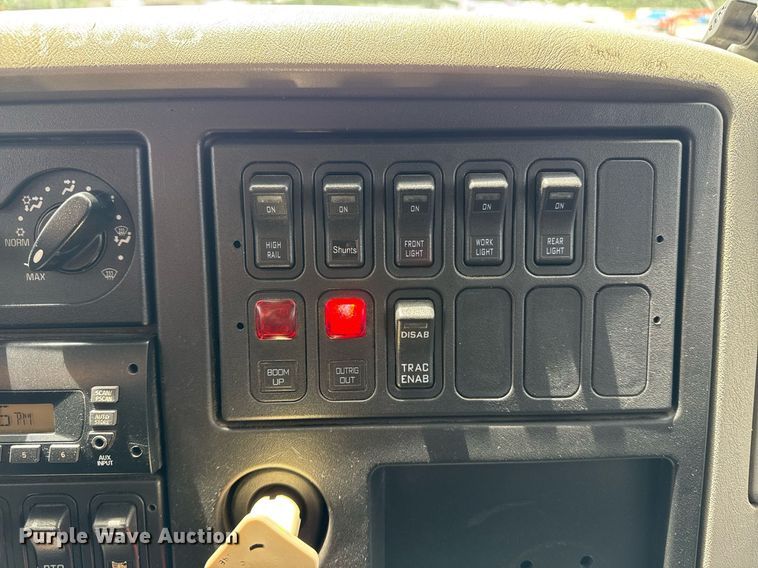 image for item EG5892 2011 International 7400 Crew Cab crane truck