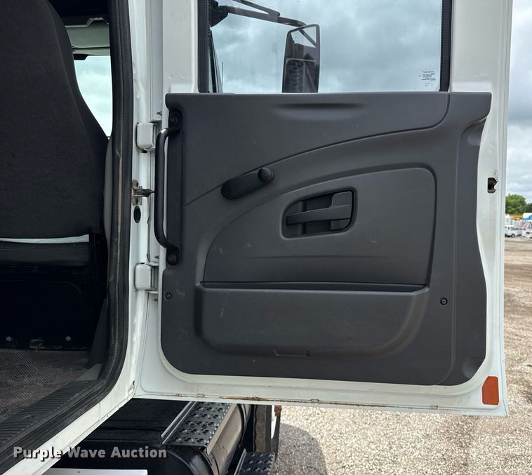 image for item EG5892 2011 International 7400 Crew Cab crane truck