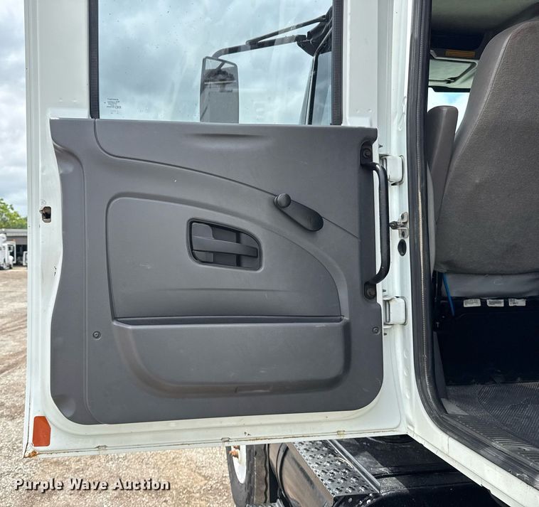 image for item EG5892 2011 International 7400 Crew Cab crane truck