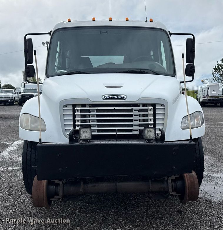 image for item EG5896 2007 Freightliner Business Class M2 Crew Cab utility / service truck