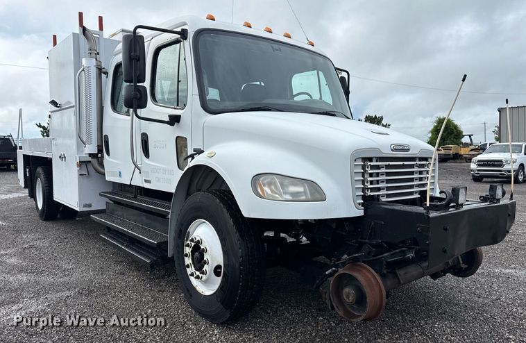 image for item EG5896 2007 Freightliner Business Class M2 Crew Cab utility / service truck