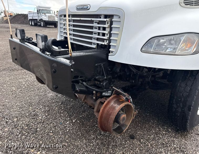 image for item EG5896 2007 Freightliner Business Class M2 Crew Cab utility / service truck