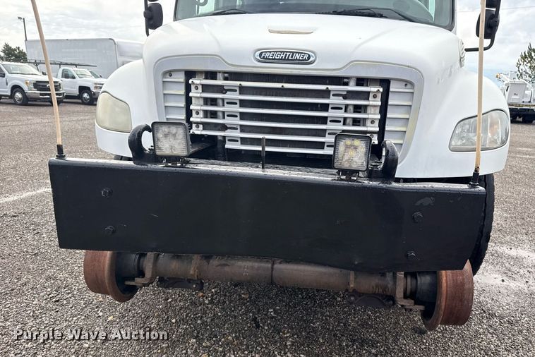 image for item EG5896 2007 Freightliner Business Class M2 Crew Cab utility / service truck