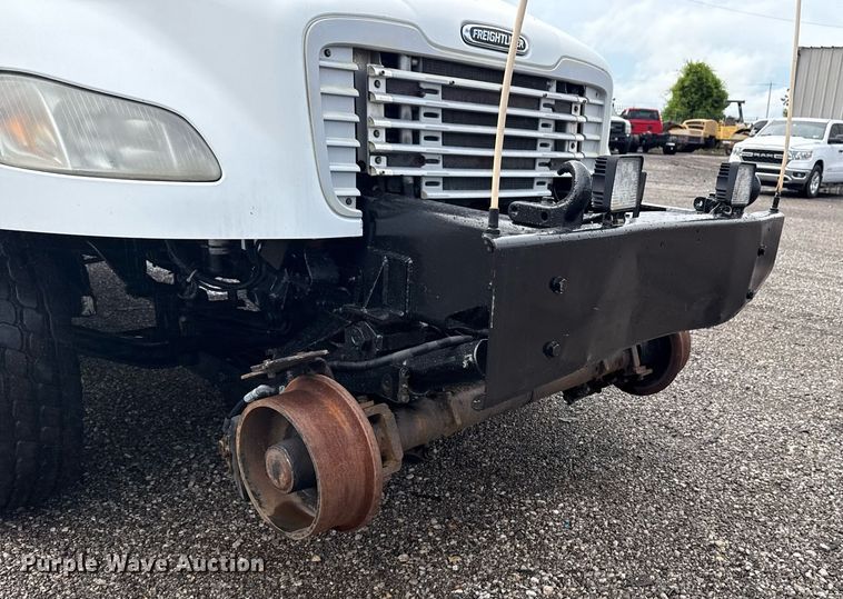 image for item EG5896 2007 Freightliner Business Class M2 Crew Cab utility / service truck