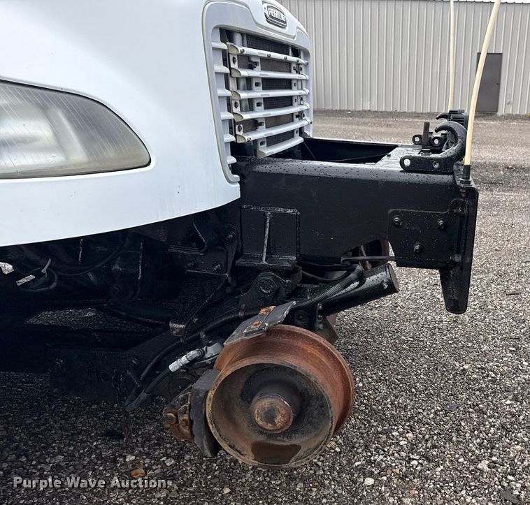 image for item EG5896 2007 Freightliner Business Class M2 Crew Cab utility / service truck