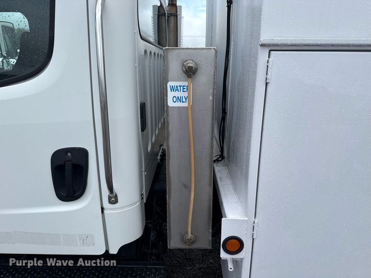 image for item EG5896 2007 Freightliner Business Class M2 Crew Cab utility / service truck