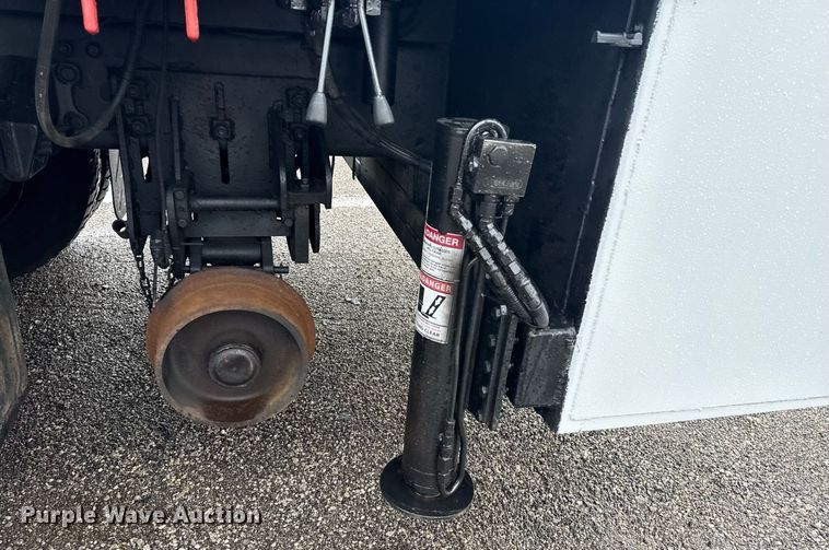 image for item EG5896 2007 Freightliner Business Class M2 Crew Cab utility / service truck