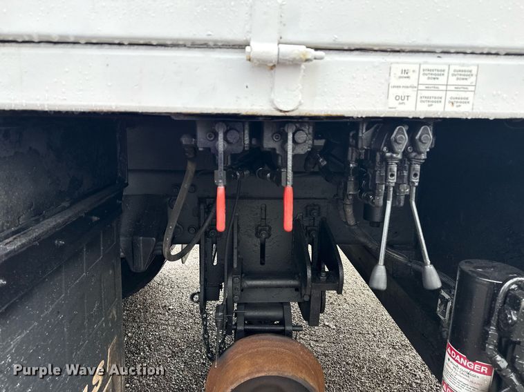 image for item EG5896 2007 Freightliner Business Class M2 Crew Cab utility / service truck