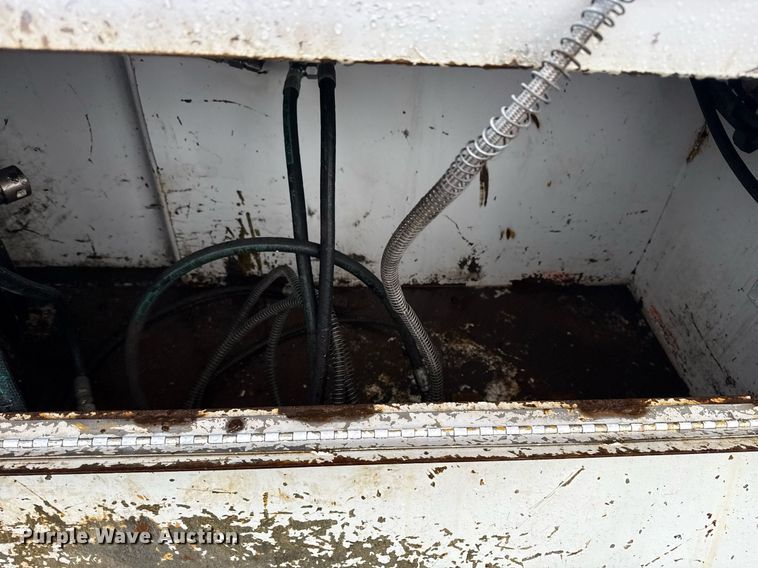 image for item EG5896 2007 Freightliner Business Class M2 Crew Cab utility / service truck