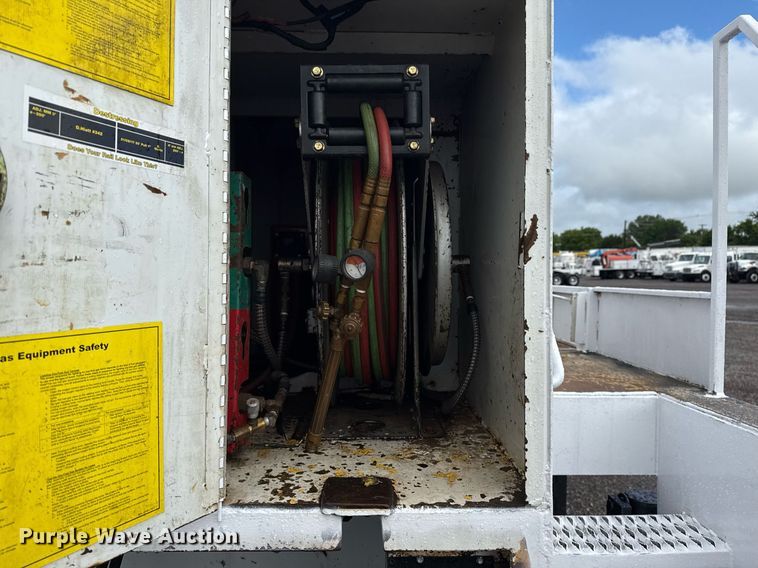 image for item EG5896 2007 Freightliner Business Class M2 Crew Cab utility / service truck