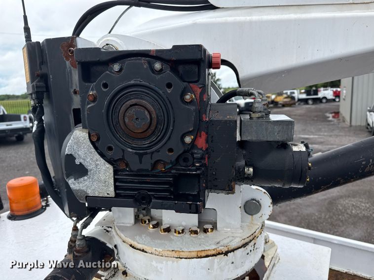 image for item EG5896 2007 Freightliner Business Class M2 Crew Cab utility / service truck