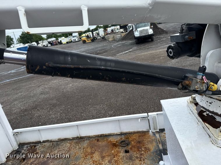 image for item EG5896 2007 Freightliner Business Class M2 Crew Cab utility / service truck