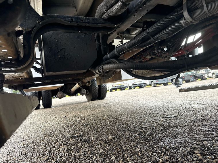 image for item EG5896 2007 Freightliner Business Class M2 Crew Cab utility / service truck