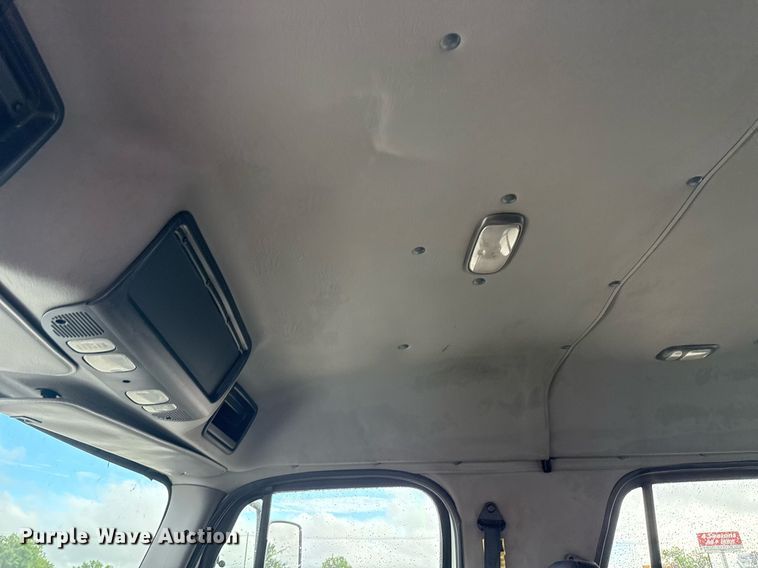 image for item EG5896 2007 Freightliner Business Class M2 Crew Cab utility / service truck