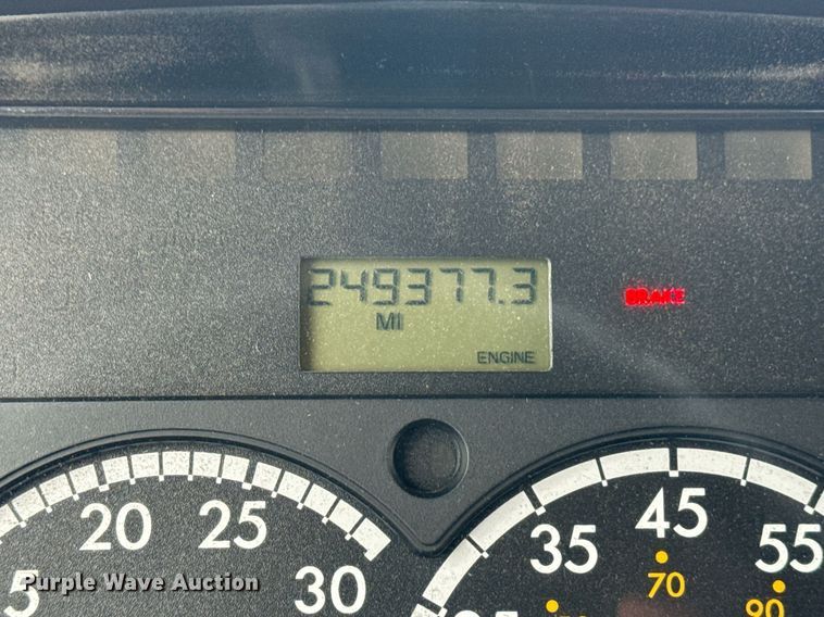 image for item EG5896 2007 Freightliner Business Class M2 Crew Cab utility / service truck