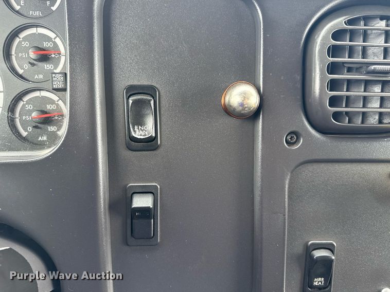 image for item EG5896 2007 Freightliner Business Class M2 Crew Cab utility / service truck