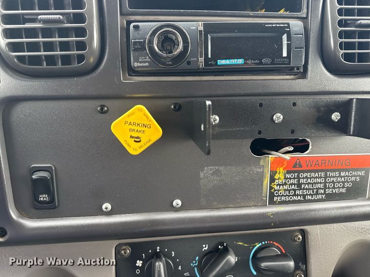 image for item EG5896 2007 Freightliner Business Class M2 Crew Cab utility / service truck