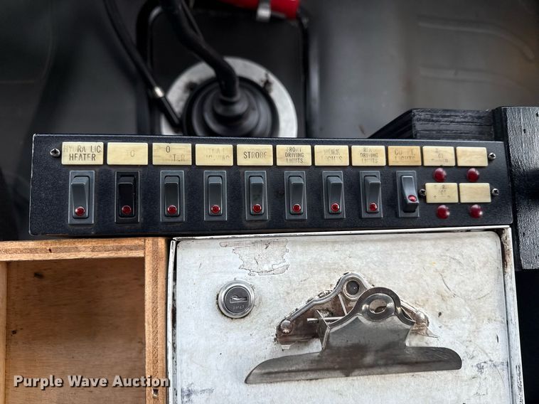 image for item EG5896 2007 Freightliner Business Class M2 Crew Cab utility / service truck