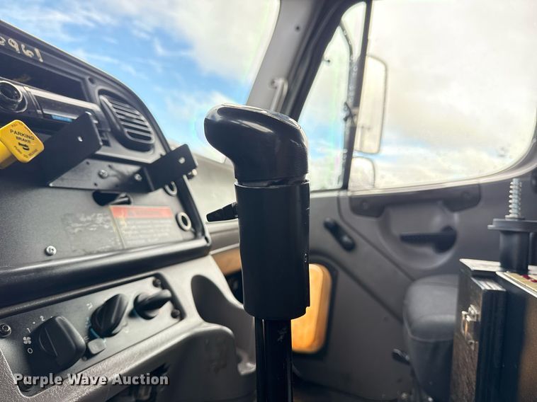 image for item EG5896 2007 Freightliner Business Class M2 Crew Cab utility / service truck