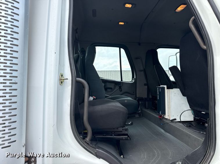 image for item EG5896 2007 Freightliner Business Class M2 Crew Cab utility / service truck