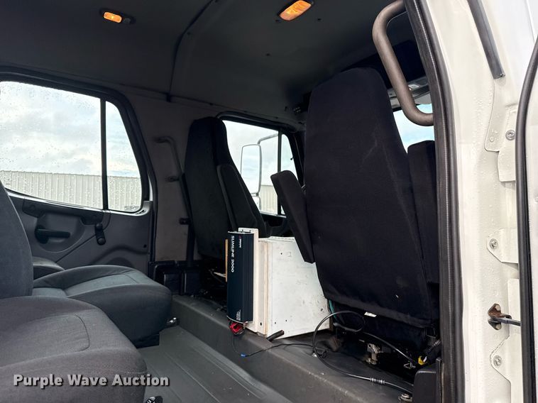 image for item EG5896 2007 Freightliner Business Class M2 Crew Cab utility / service truck