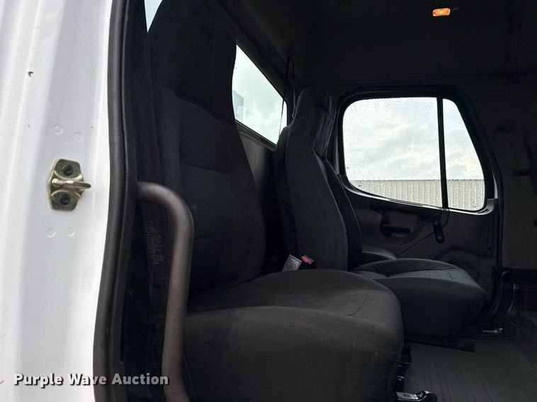 image for item EG5896 2007 Freightliner Business Class M2 Crew Cab utility / service truck