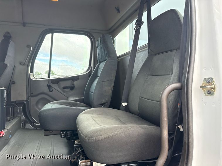 image for item EG5896 2007 Freightliner Business Class M2 Crew Cab utility / service truck