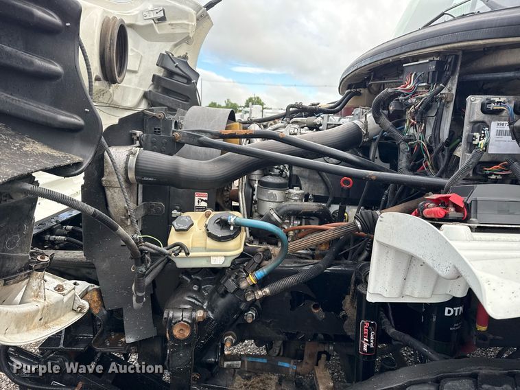 image for item EG5896 2007 Freightliner Business Class M2 Crew Cab utility / service truck