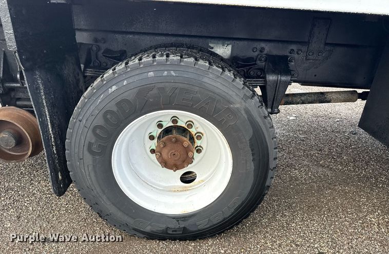 image for item EG5896 2007 Freightliner Business Class M2 Crew Cab utility / service truck