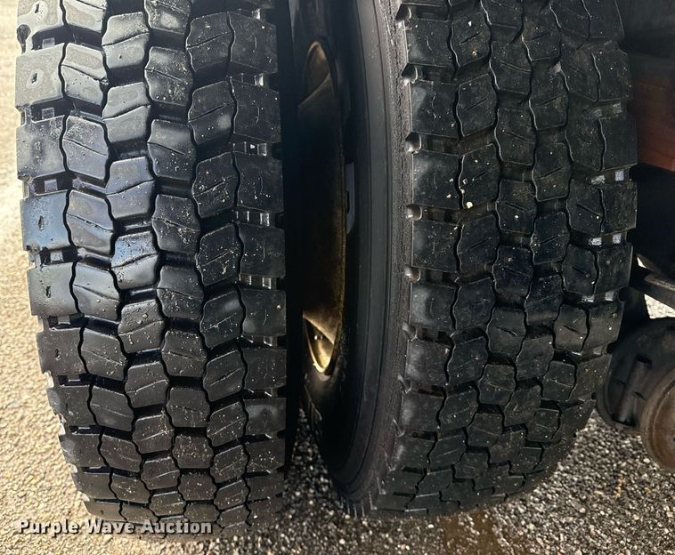 image for item EG5896 2007 Freightliner Business Class M2 Crew Cab utility / service truck