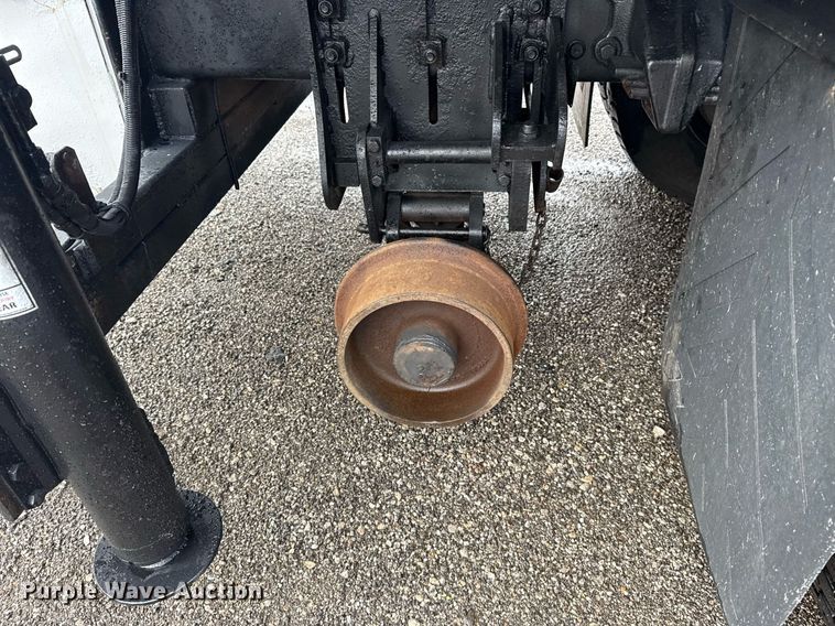 image for item EG5896 2007 Freightliner Business Class M2 Crew Cab utility / service truck