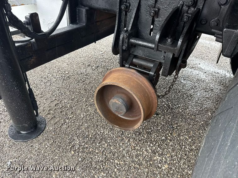 image for item EG5896 2007 Freightliner Business Class M2 Crew Cab utility / service truck