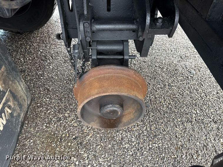 image for item EG5896 2007 Freightliner Business Class M2 Crew Cab utility / service truck