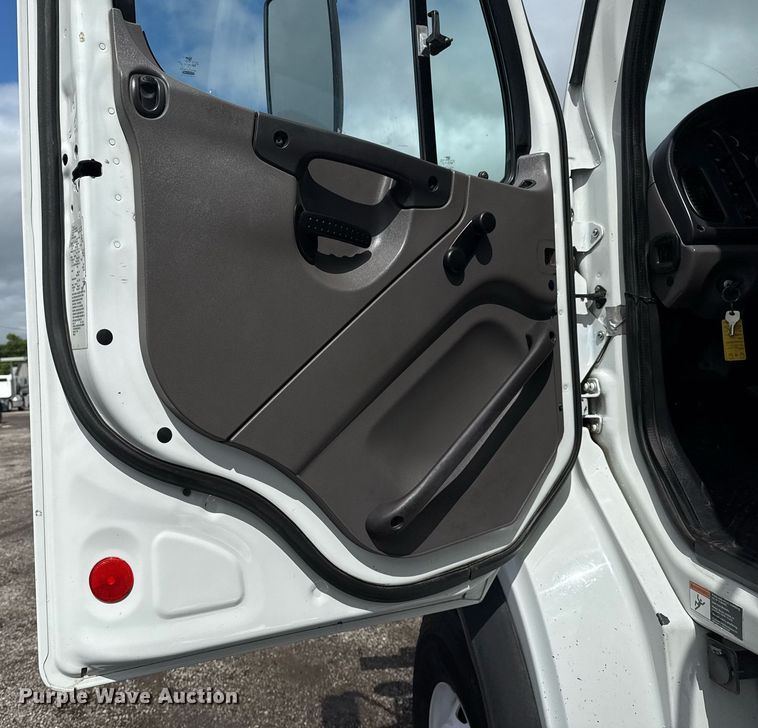 image for item EG5902 2012 Freightliner Business Class M2 dump truck