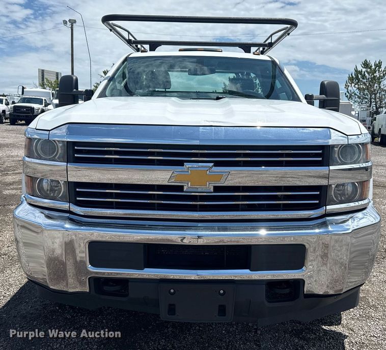 image for item EG5906 2016 Chevrolet Silverado 3500HD utility bed pickup truck