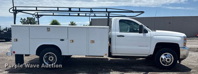 image for item EG5906 2016 Chevrolet Silverado 3500HD utility bed pickup truck