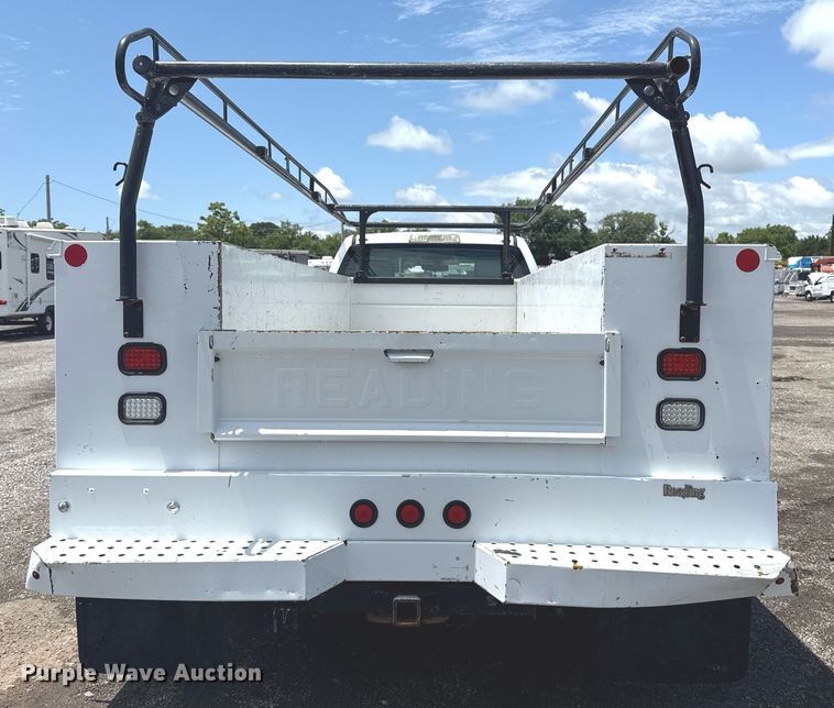 image for item EG5906 2016 Chevrolet Silverado 3500HD utility bed pickup truck
