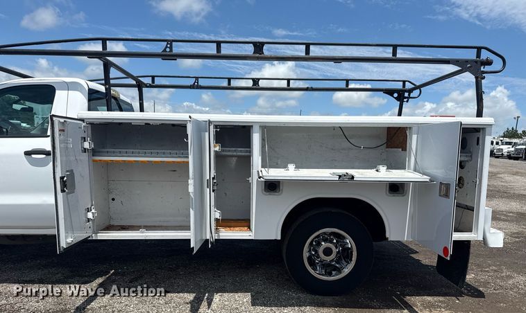 image for item EG5906 2016 Chevrolet Silverado 3500HD utility bed pickup truck