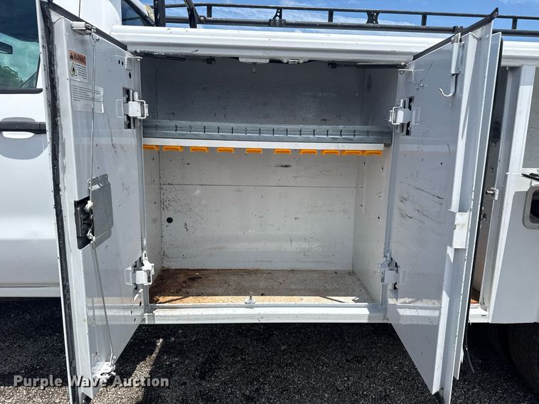 image for item EG5906 2016 Chevrolet Silverado 3500HD utility bed pickup truck