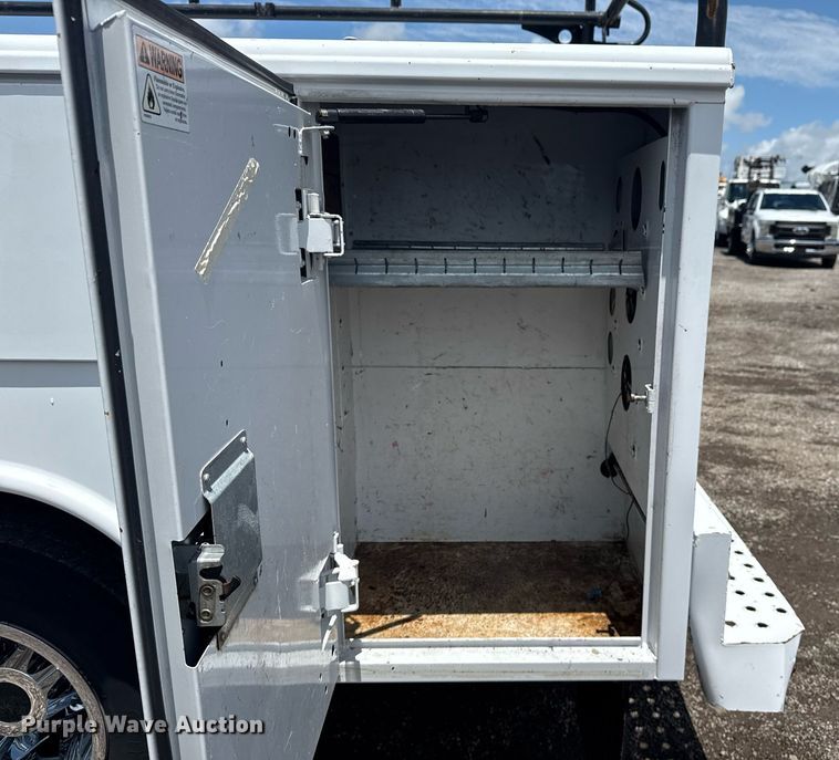 image for item EG5906 2016 Chevrolet Silverado 3500HD utility bed pickup truck