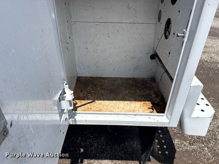 image for item EG5906 2016 Chevrolet Silverado 3500HD utility bed pickup truck