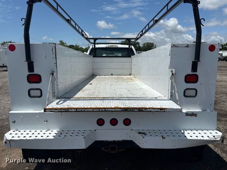 image for item EG5906 2016 Chevrolet Silverado 3500HD utility bed pickup truck