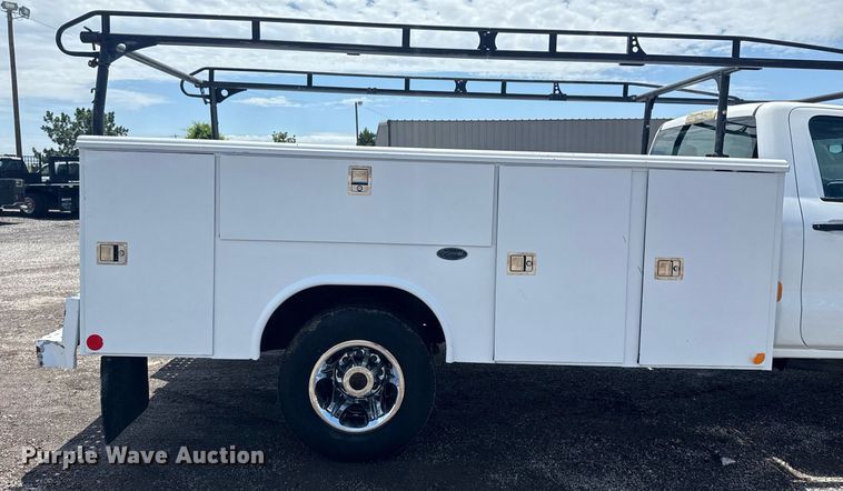 image for item EG5906 2016 Chevrolet Silverado 3500HD utility bed pickup truck