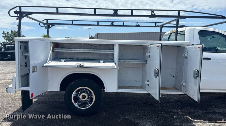 image for item EG5906 2016 Chevrolet Silverado 3500HD utility bed pickup truck