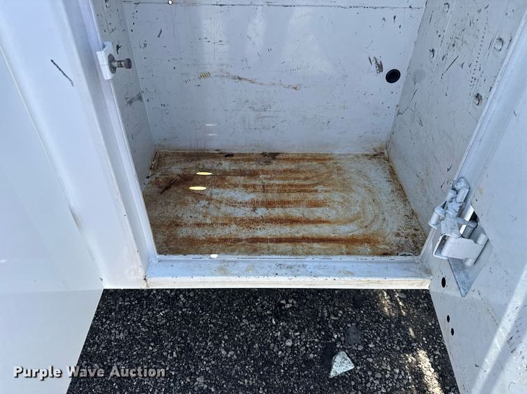 image for item EG5906 2016 Chevrolet Silverado 3500HD utility bed pickup truck