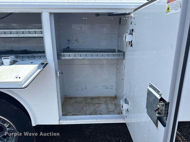 image for item EG5906 2016 Chevrolet Silverado 3500HD utility bed pickup truck